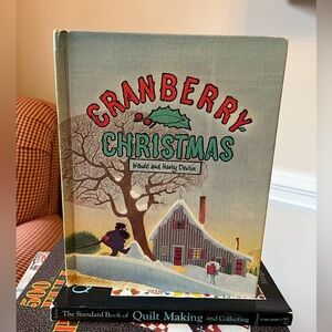 Cranberry Christmas ︱ Wende and Harry Devlin︱Hardback Book